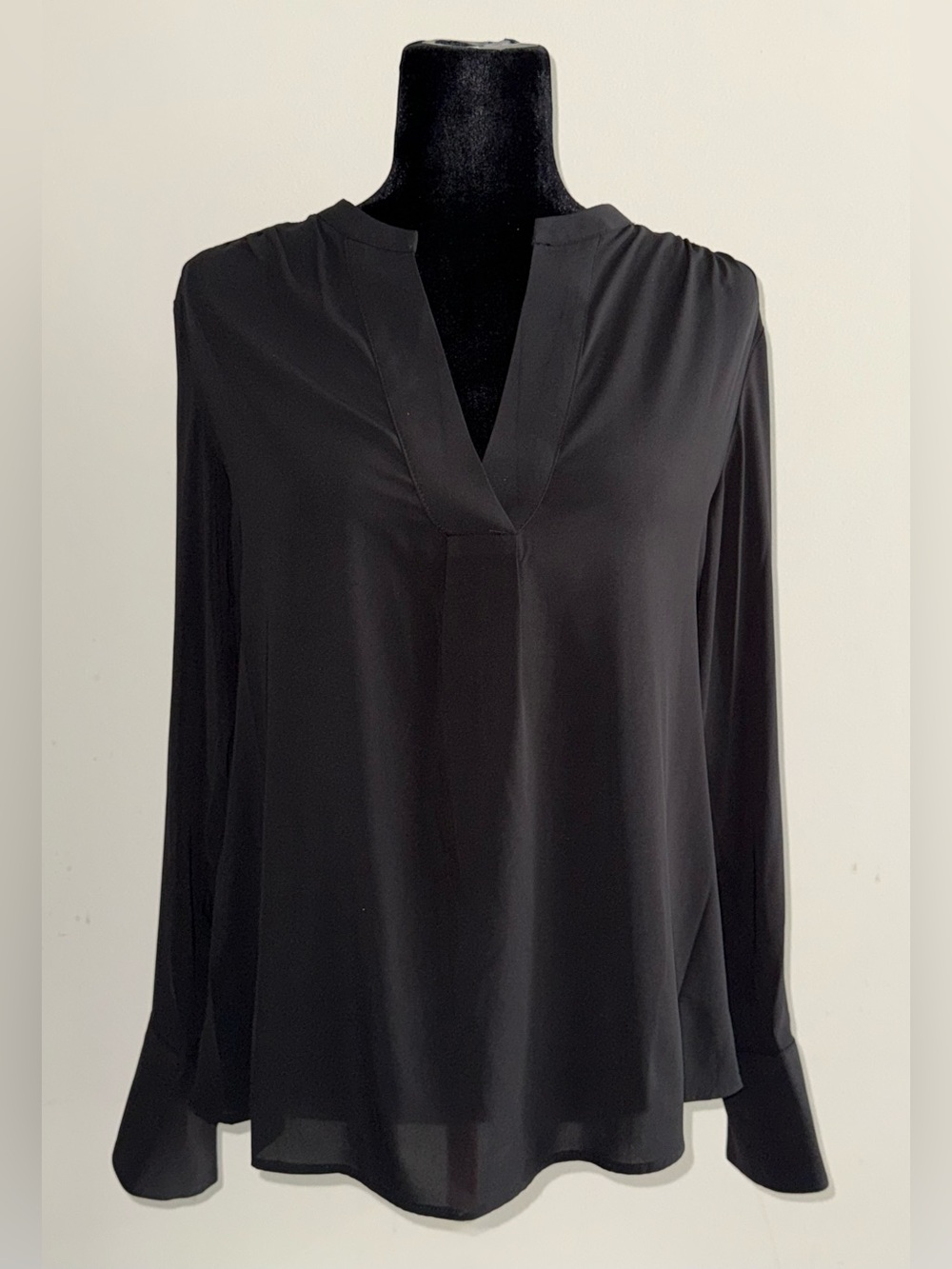 Calvin Klein Black Long Sleeve V-Neck Pleated Back Blouse Medium
